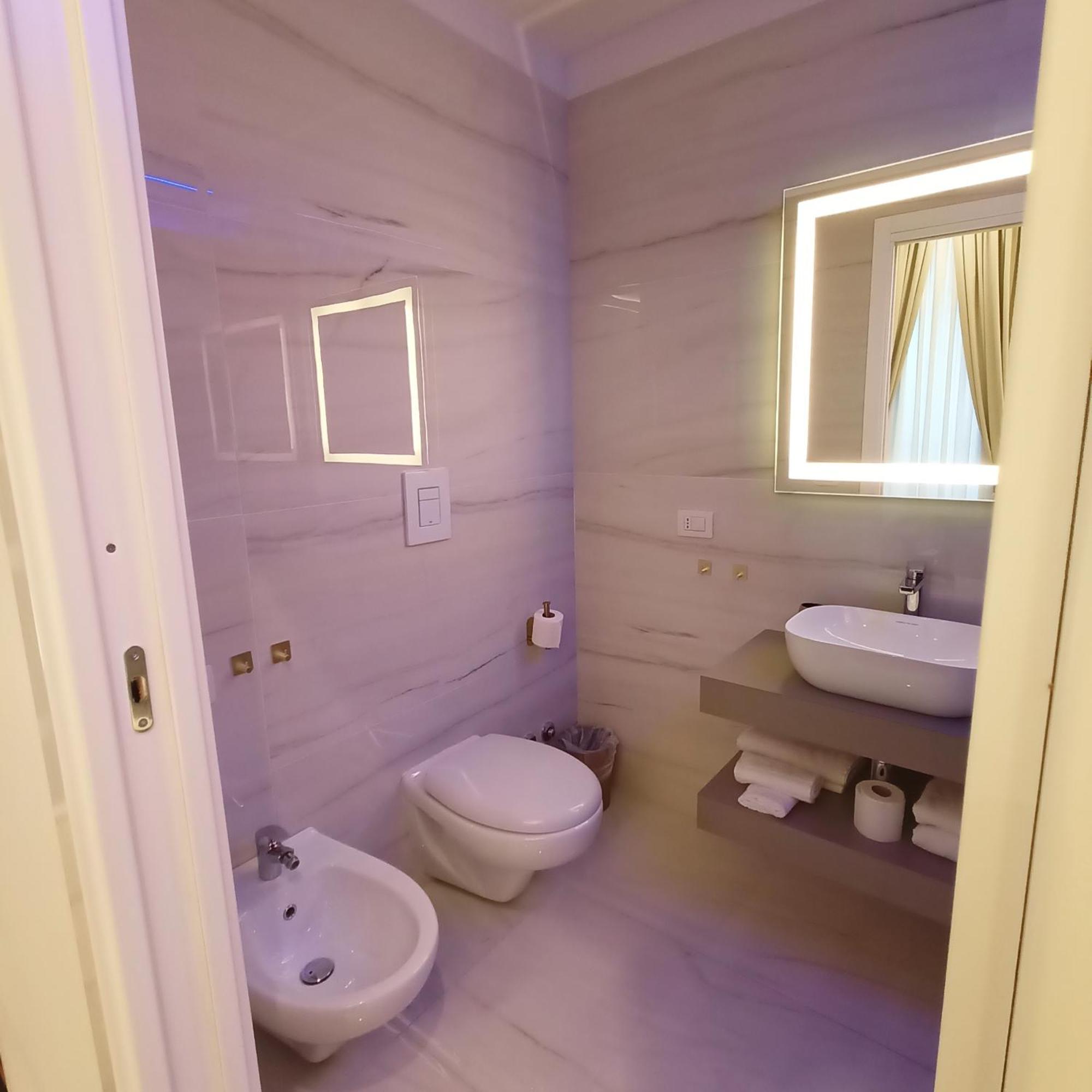 La Lepre Bovio Hotell Neapel Exteriör bild
