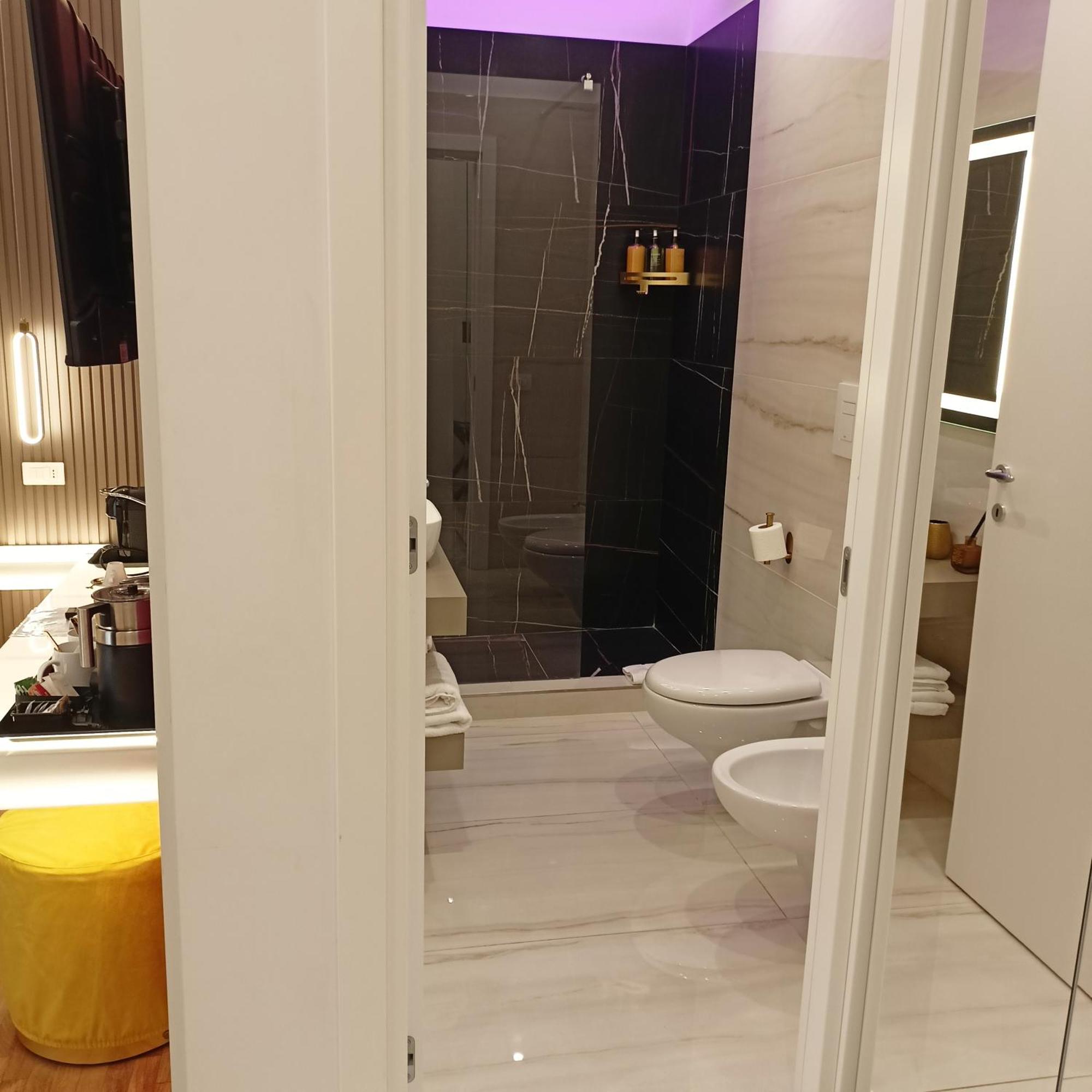 La Lepre Bovio Hotell Neapel Exteriör bild